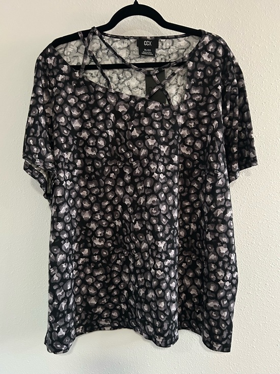 CCX Tops - CCX Black and Gray Short Sleeve Leopard Print Tee